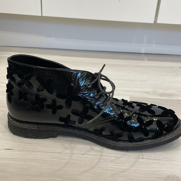 Alaia Patent Leather/Velvet Ankle Boots - Picture 9 of 16